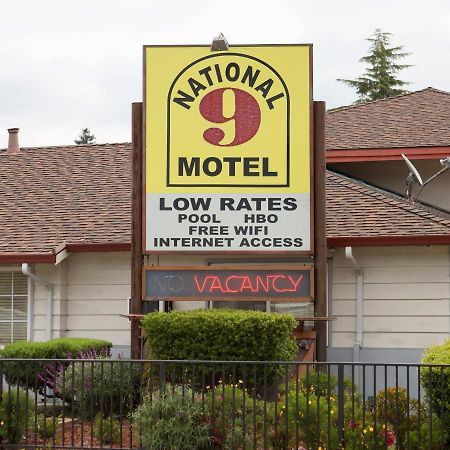 National 9 Motel Santa Cruz Bagian luar foto