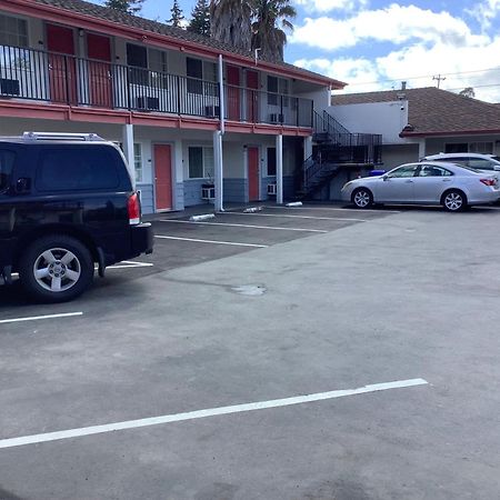 National 9 Motel Santa Cruz Bagian luar foto